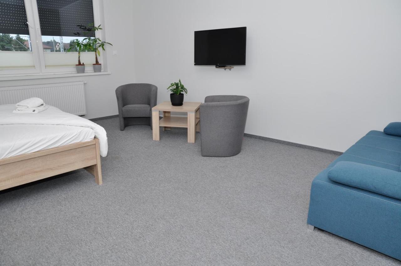 אובורינקי Pokoje, Apartamenty, Restauracja Marcus מראה חיצוני תמונה