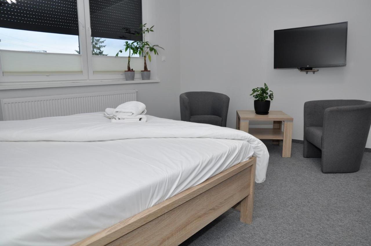 אובורינקי Pokoje, Apartamenty, Restauracja Marcus מראה חיצוני תמונה